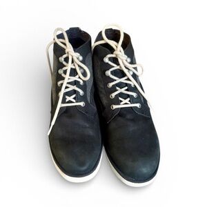 UGG Men’s Leather Canvas Lace Up Chukka Boots Size 11.